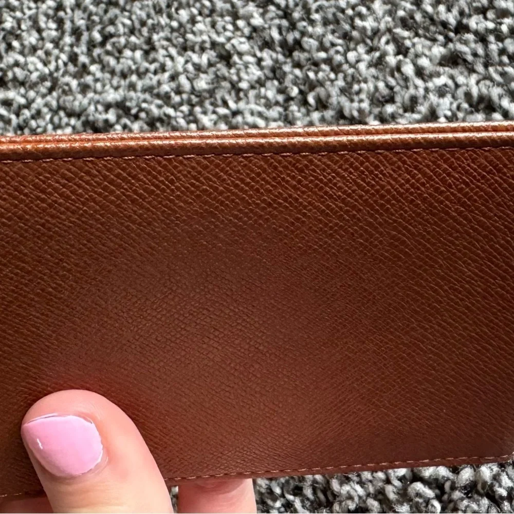 Louis Vuitton Taiga bifold slim card holder